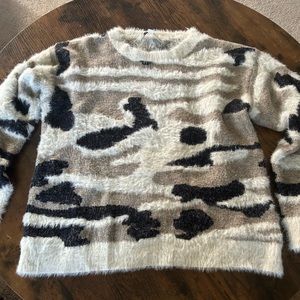 Davi and Dani Camouflage Sweater Size Large Camouflage Print